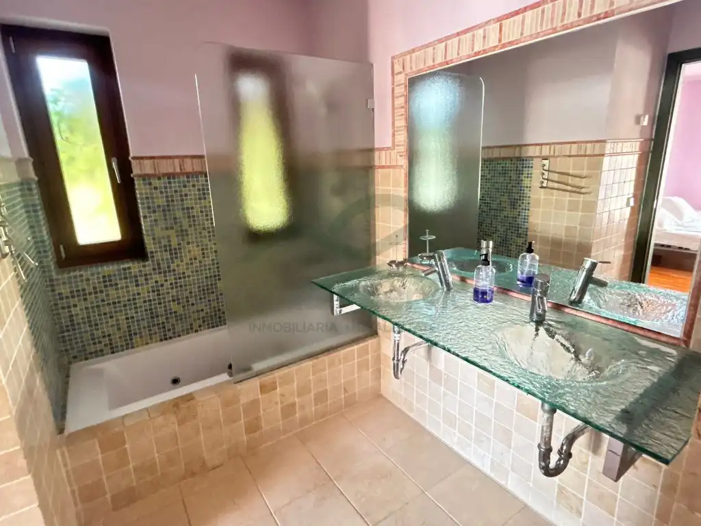 Bathroom of Houses for sale in Ronda