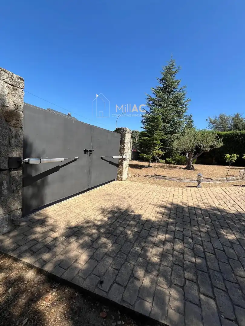 Exterior view of Houses for sale in El Espinar  with Heating, Private garden and Terrace
