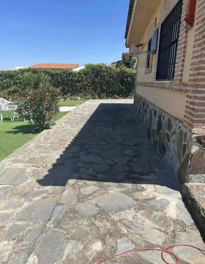 Terrassa de Casa o xalet en venda en Lucillos amb Aire condicionat, Traster i Moblat