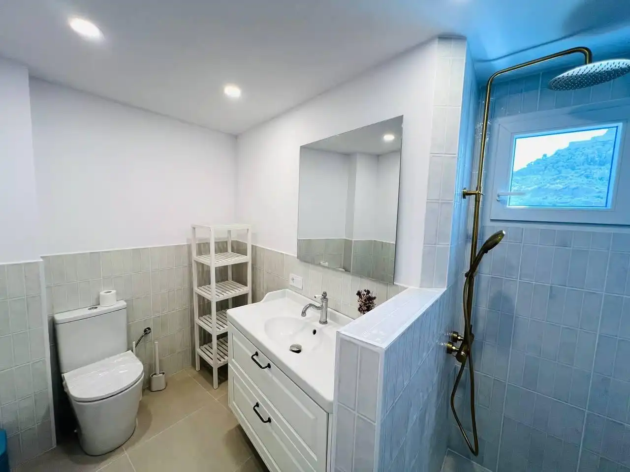Baño de Piso en venta en Alicante / Alacant con Aire acondicionado, Calefacción y Terraza