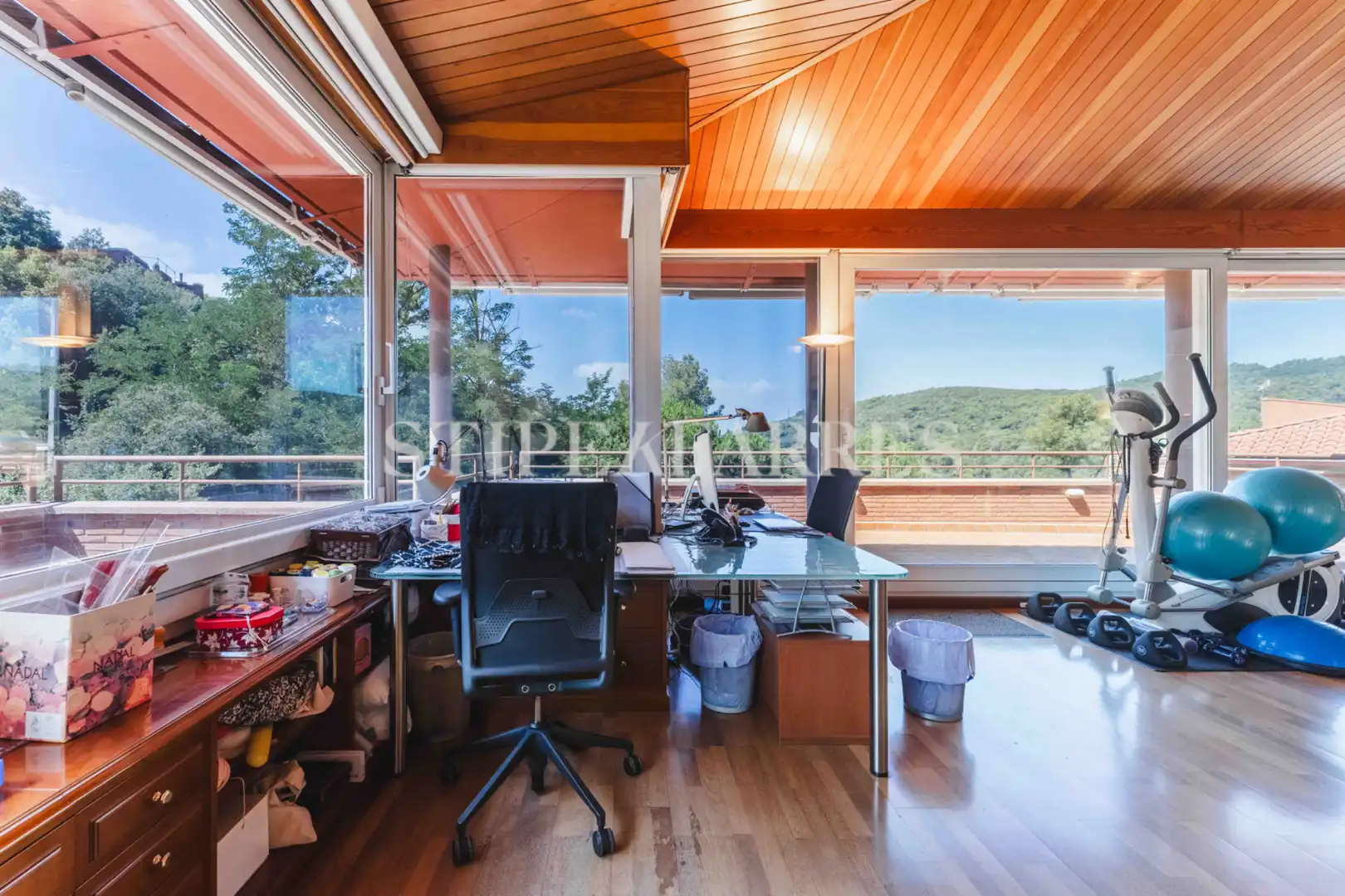 Haus oder Chalet zum Verkauf in Barcelona mit Klimaanlage, Heizung und Privatgarten