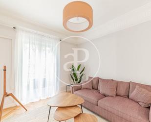 Living room of Flat to rent in  Madrid Capital  with Air Conditioner, Heating and Balcony