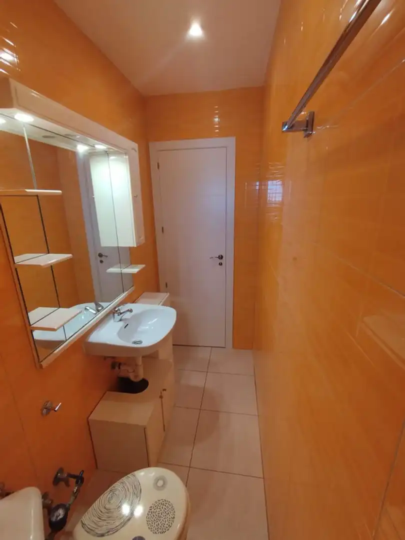 Badezimmer von Wohnung zur untervermieten in Madrid mit Heizung, Terrasse und Möbliert