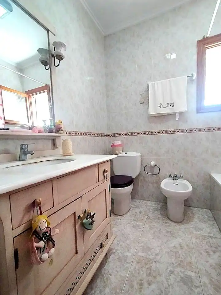 Bany de Casa o xalet en venda en Oliva amb Aire condicionat, Jardí privat i Terrassa