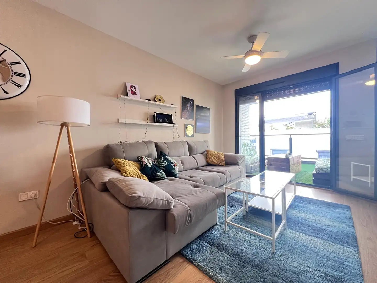 Living room of Flat for sale in Cáceres  with Storage room, Swimming Pool and Furnished