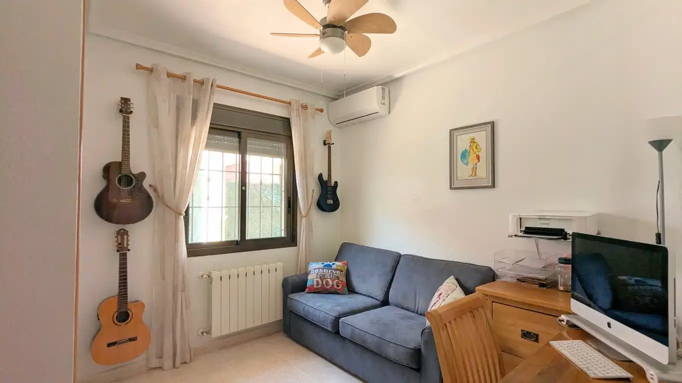 Sala de estar de Casa o chalet en venta en Bigastro con Microondas y Balcón