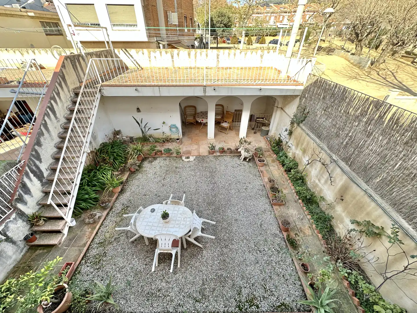 Terrasse von Einfamilien-Reihenhaus zum Verkauf in El Masnou mit Heizung, Privatgarten und Terrasse