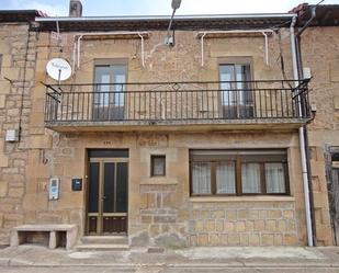 Außenansicht von Country house zum verkauf in Vilviestre del Pinar mit Terrasse