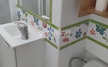 Bathroom of Flat to rent in  Sevilla Capital