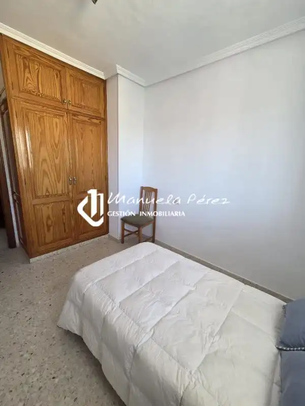 Schlafzimmer von Wohnung zur Miete in Cáceres mit Klimaanlage, Heizung und Terrasse