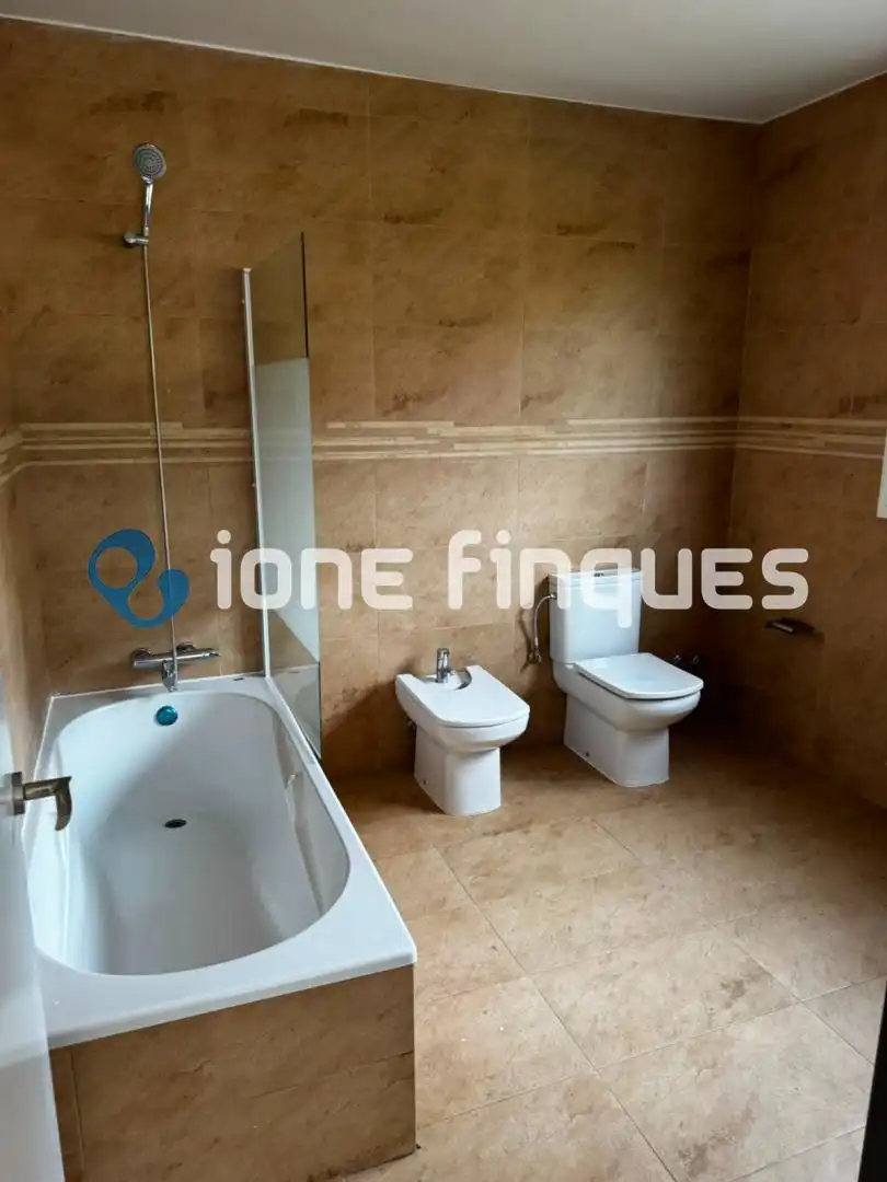 Baño de Casa o chalet en venta en Rubí con Calefacción, Terraza y Piscina