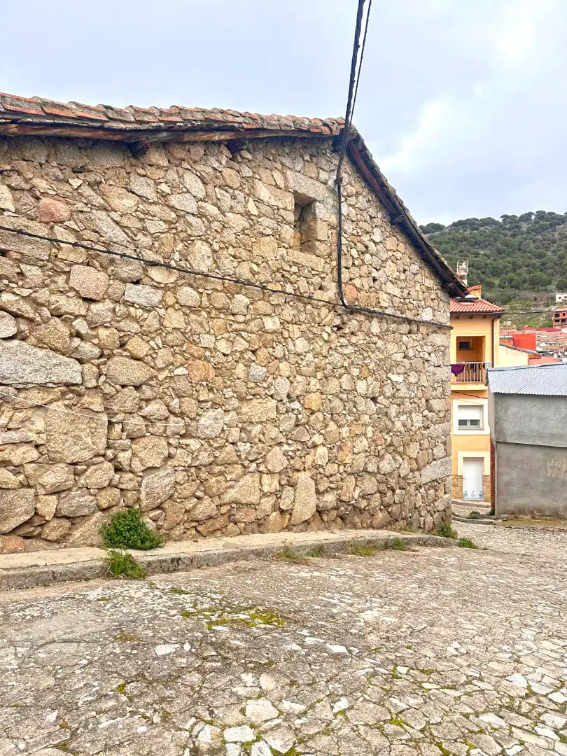 Vista exterior de Casa o chalet en venta en El Hoyo de Pinares 