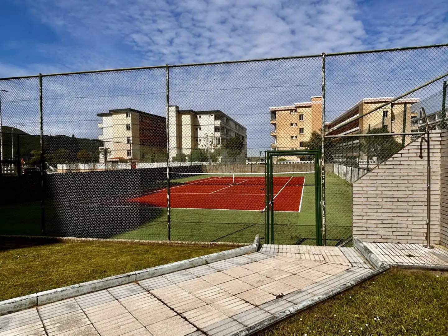 Vista exterior de Pis en venda en Laredo amb Calefacció i Terrassa