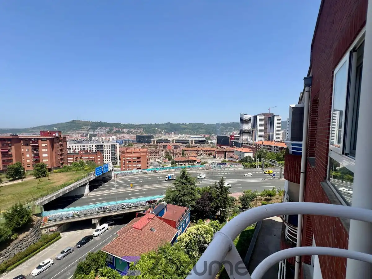Vista exterior de Piso de alquiler en Bilbao  con Calefacción, Parquet y Amueblado