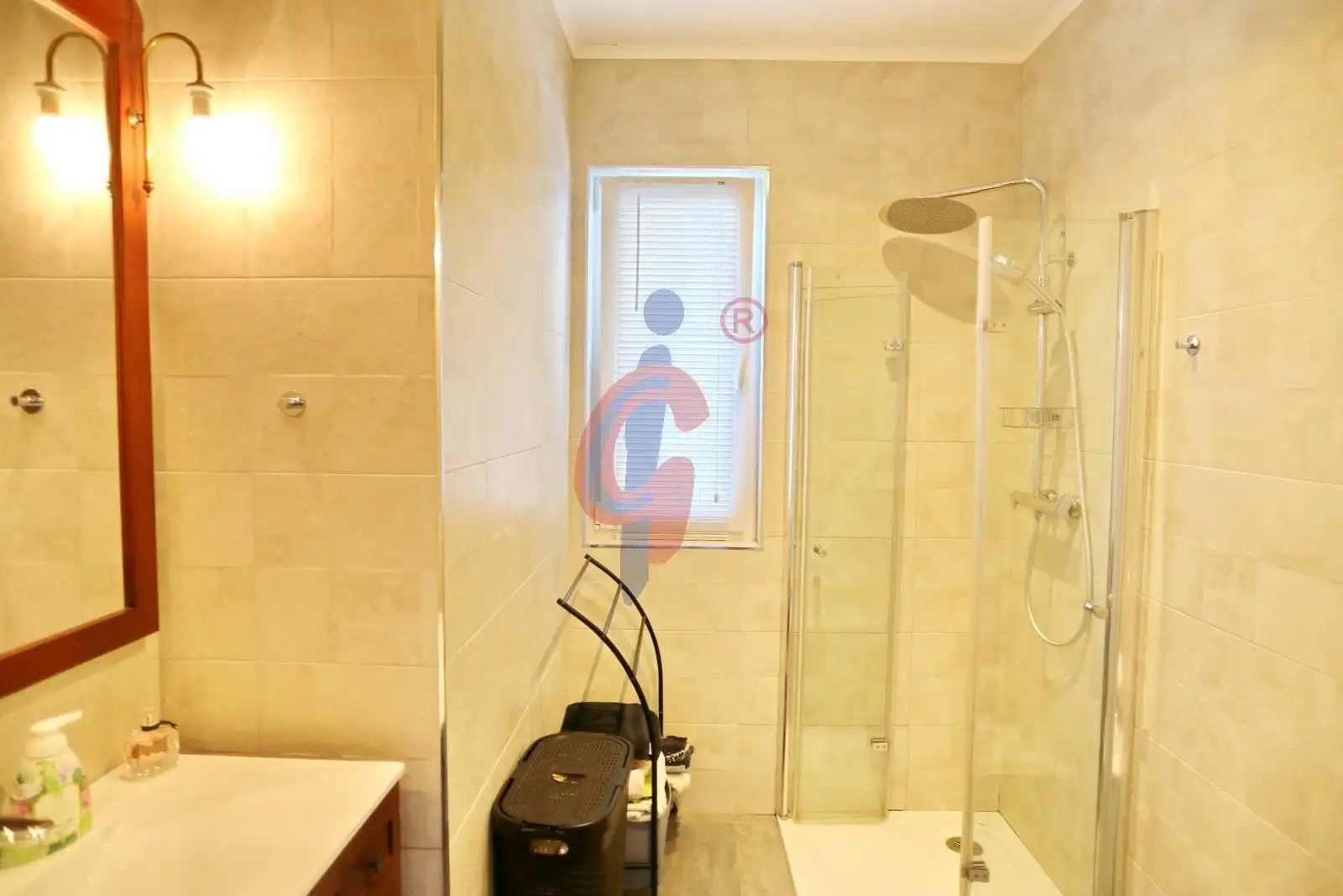 Bany de Casa o xalet en venda en Alicante / Alacant amb Jardí privat, Terrassa i Piscina