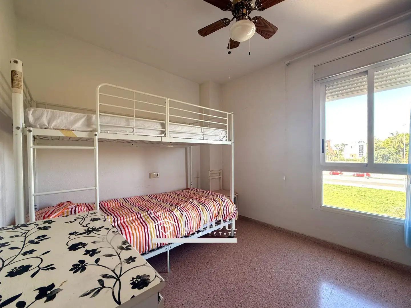 Habitación de Apartamento en venta en Alicante / Alacant con Jardín privado y Piscina comunitaria