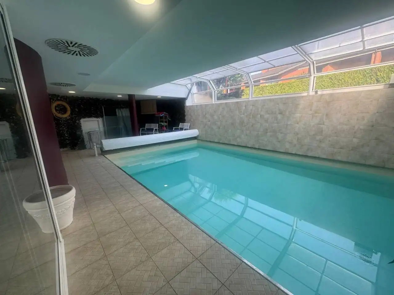 Piscina de Casa o xalet en venda en Donostia - San Sebastián  amb Aire condicionat, Calefacció i Jardí privat