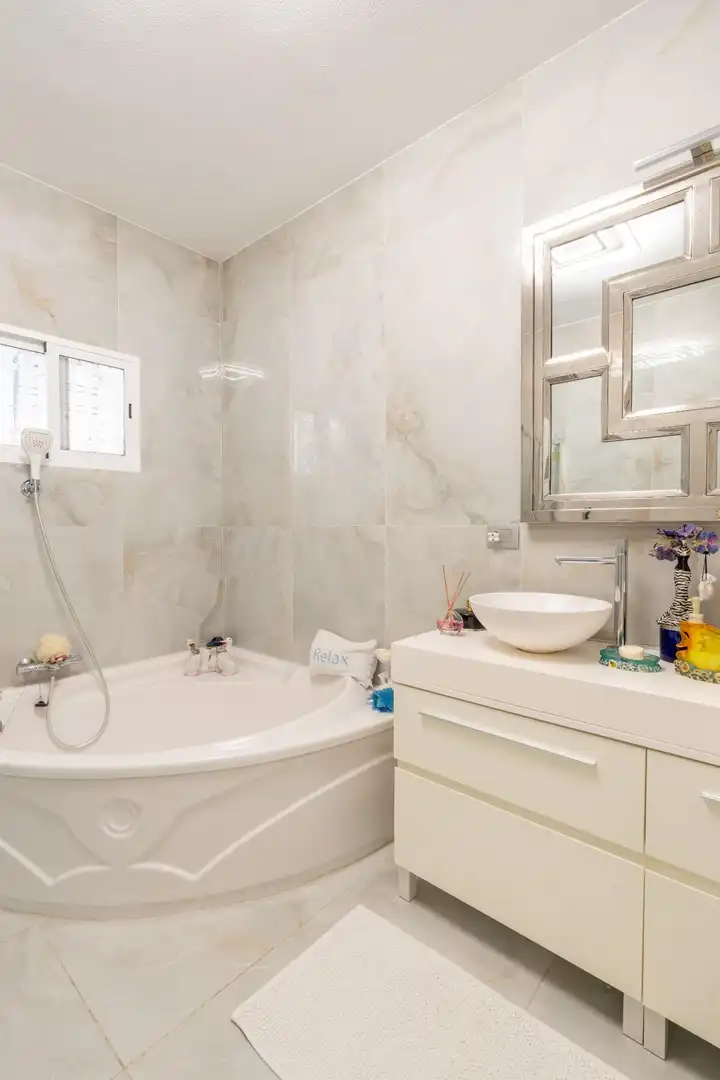 Bany de Casa o xalet en venda en Granadilla de Abona amb Jardí privat, Terrassa i Piscina