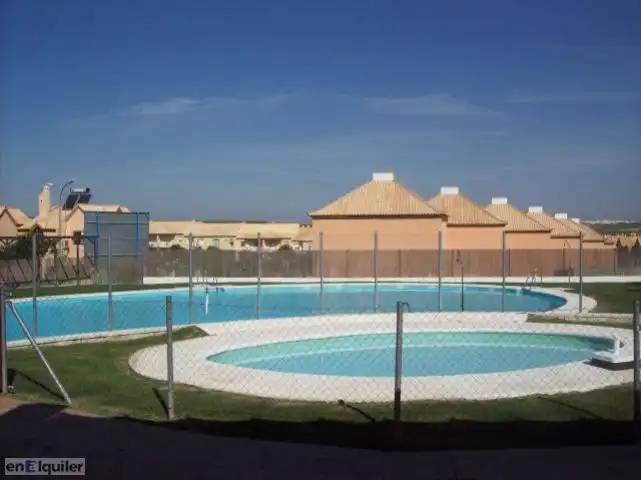 Piscina de Casa adosada en venda en Espartinas amb Aire condicionat, Calefacció i Jardí privat