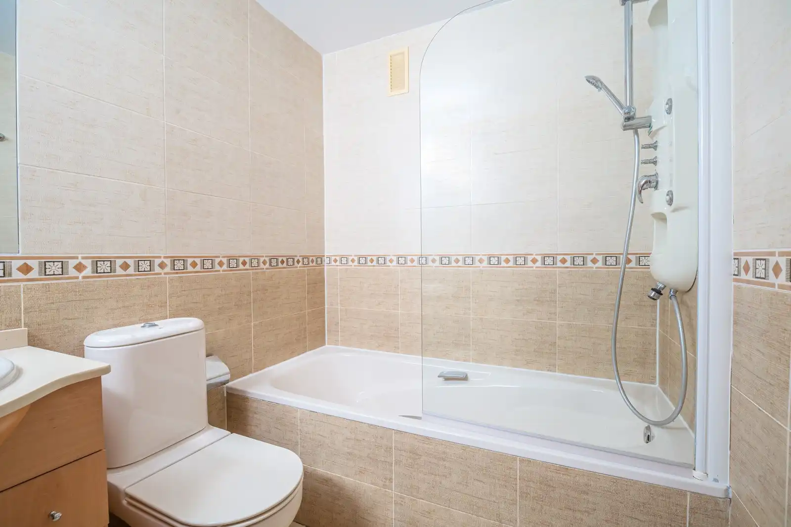Bathroom of Flat for sale in Aranjuez  with Air Conditioner, Terrace and Storage room