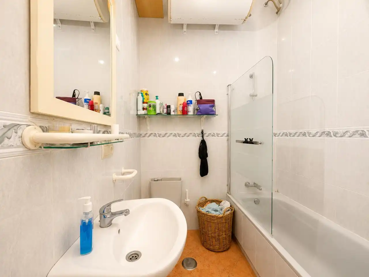 Bathroom of Houses for sale in Sevilla  with Storage room and Swimming Pool