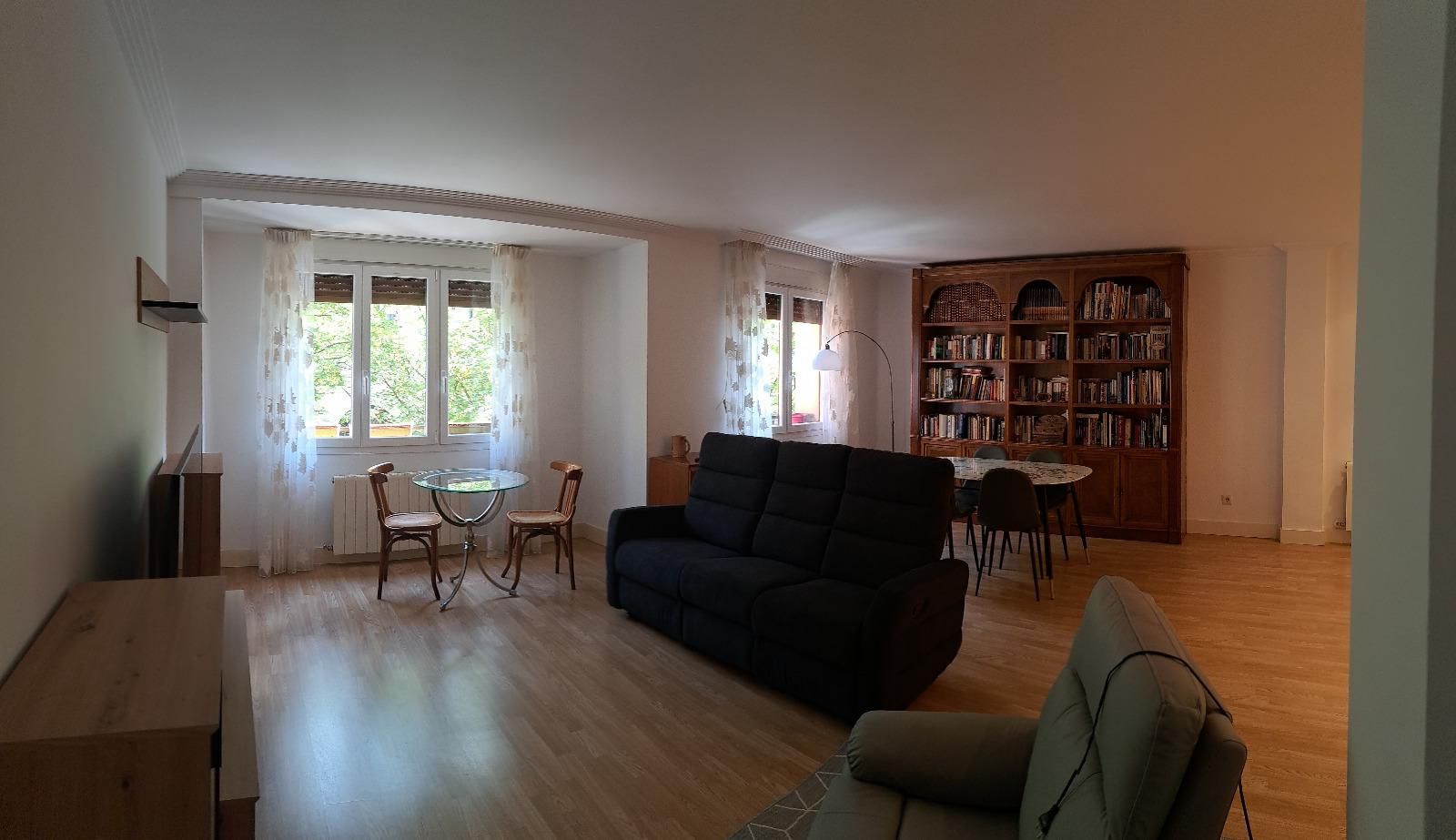 Sala d'estar de Pis de lloguer en  Pamplona / Iruña amb Calefacció, Terrassa i Moblat