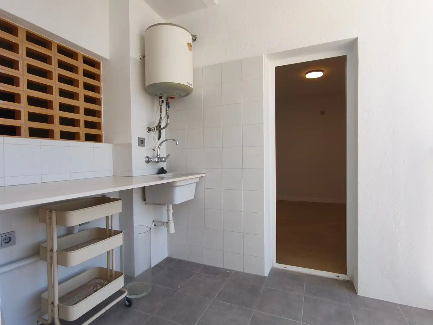 Kitchen of Attic for rent in Girona  with Air Conditioner, Heating and Terrace
