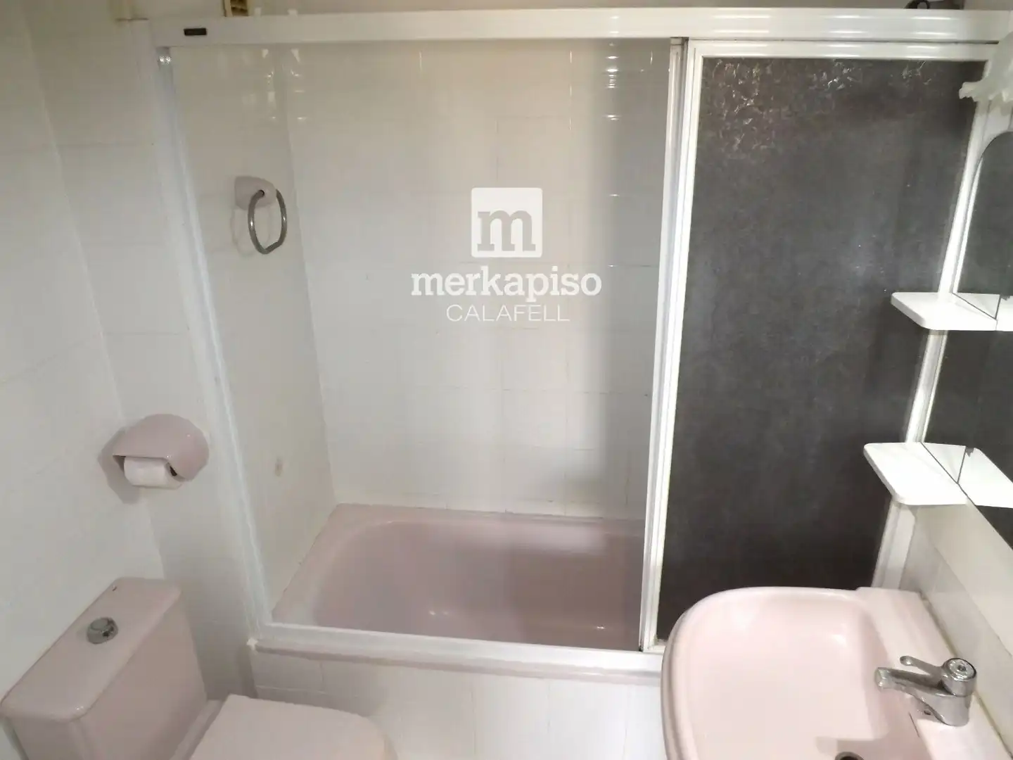 Badezimmer von Wohnung zum Verkauf in Calafell mit Klimaanlage, Heizung und Terrasse