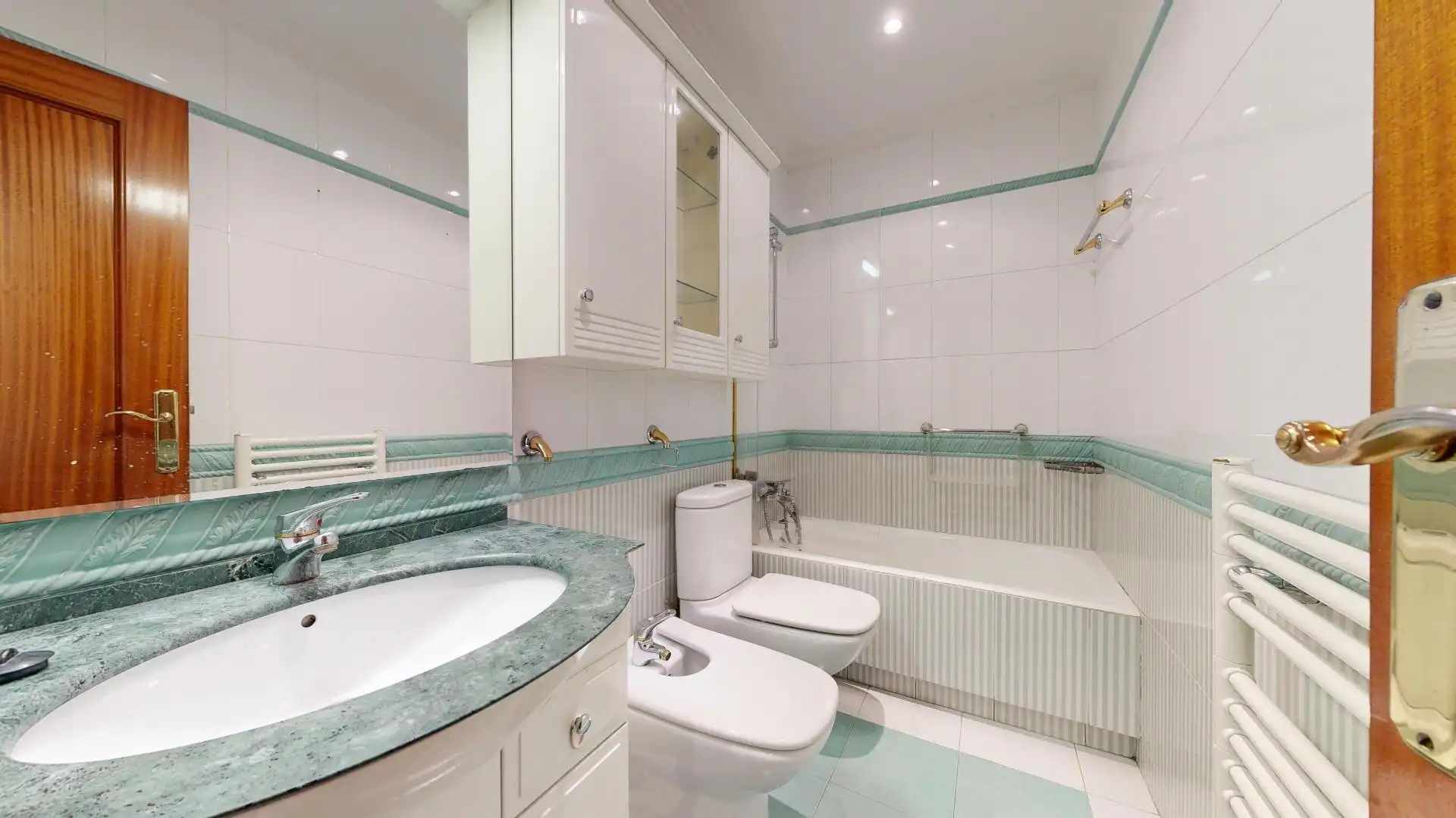 Bathroom of Flat for sale in Bilbao   with Heating