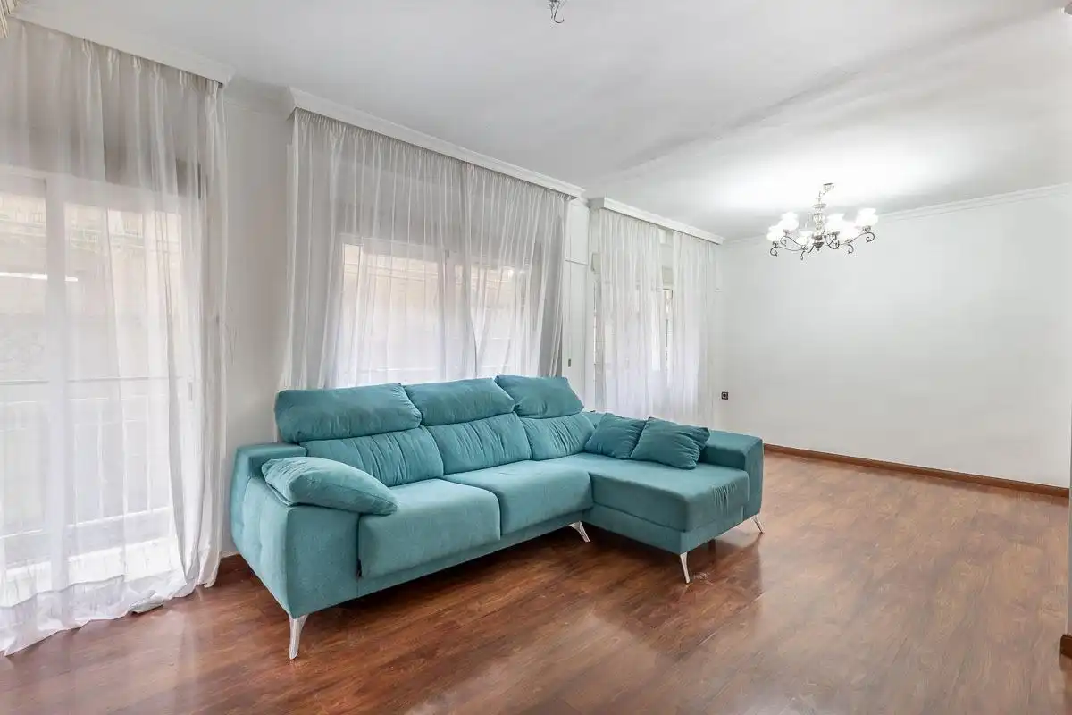 Sala d'estar de Pis en venda en Granada amb Calefacció i Traster