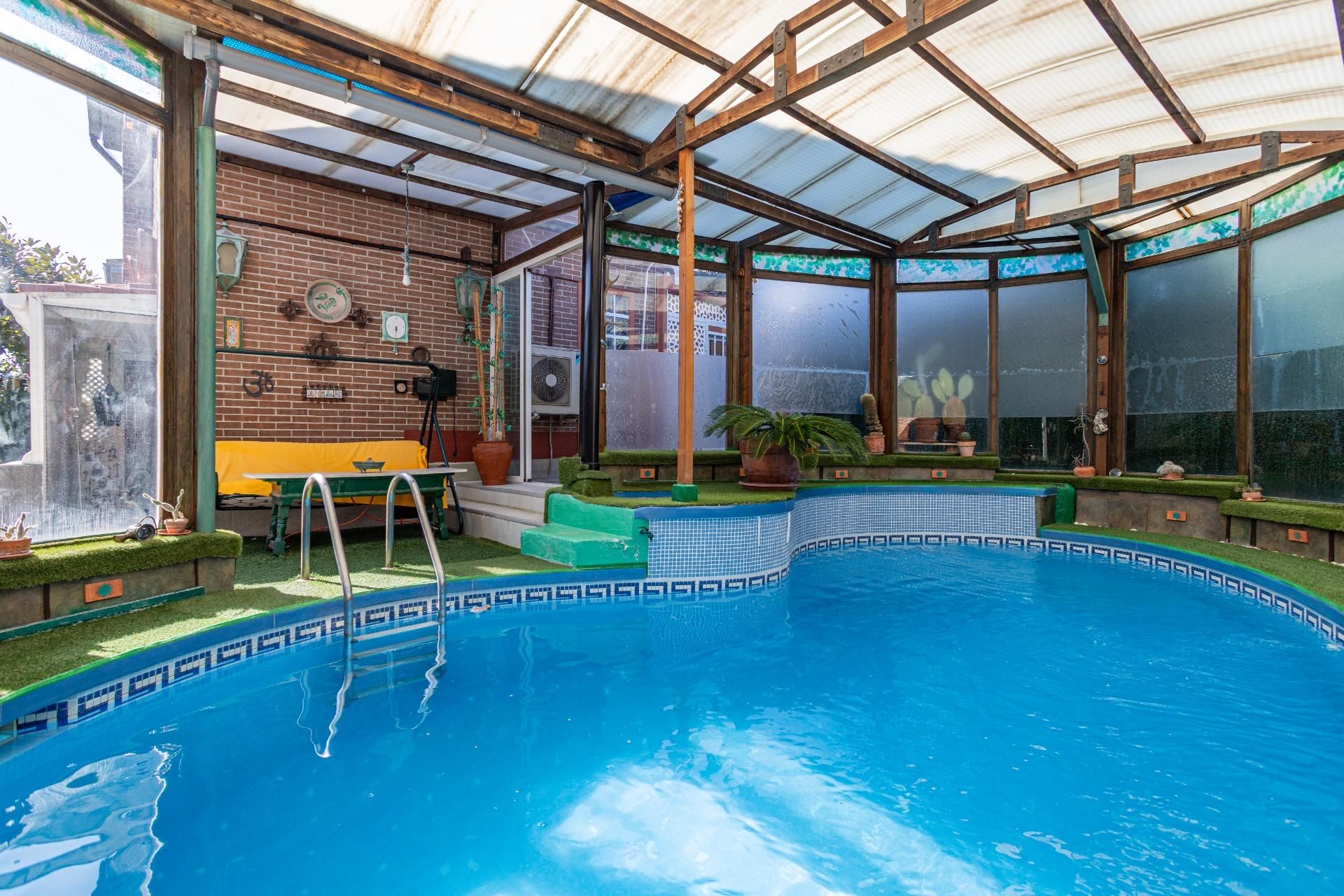 Piscina de Casa o xalet en venda en  Madrid Capital amb Aire condicionat, Calefacció i Jardí privat