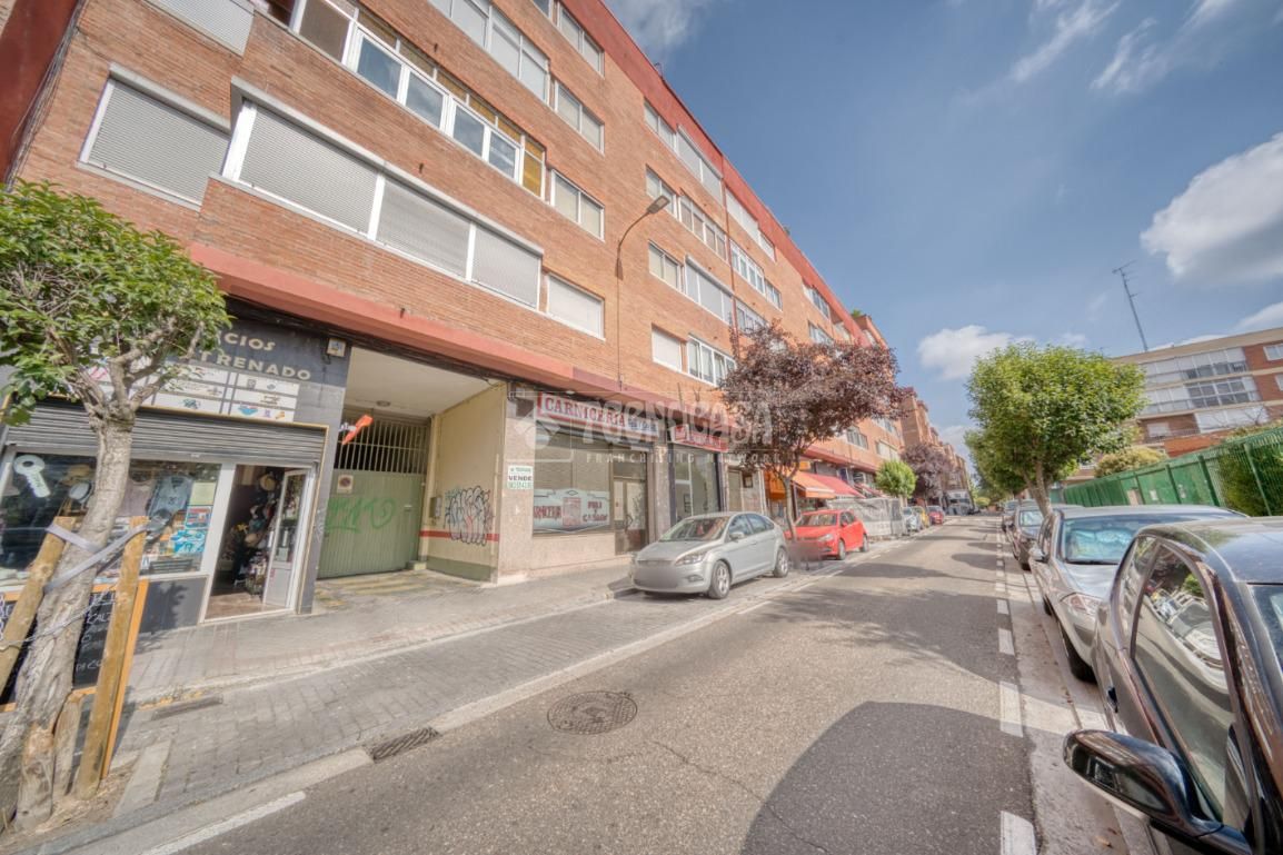 Vista exterior de Local en venta en Valladolid Capital