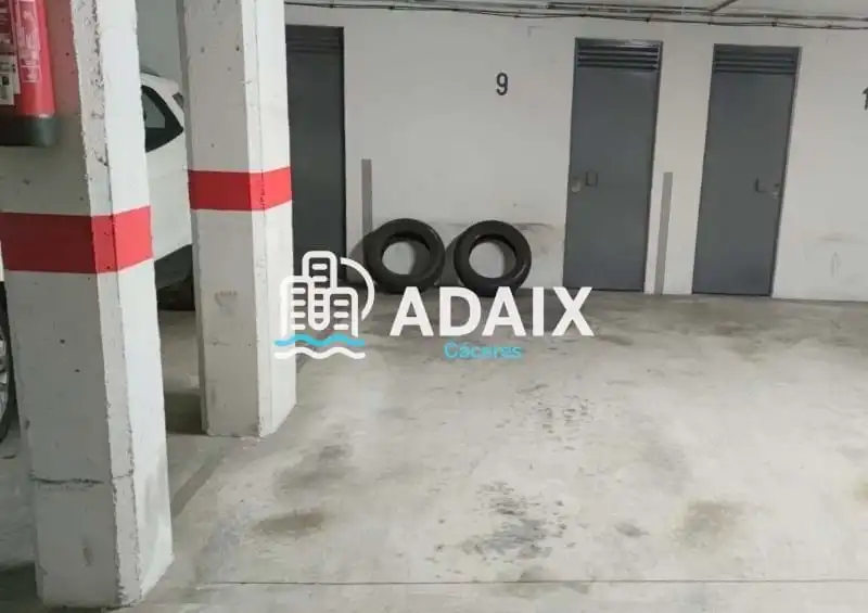 Parking of Flat for rent in Cáceres  with Air Conditioner, Heating and Terrace