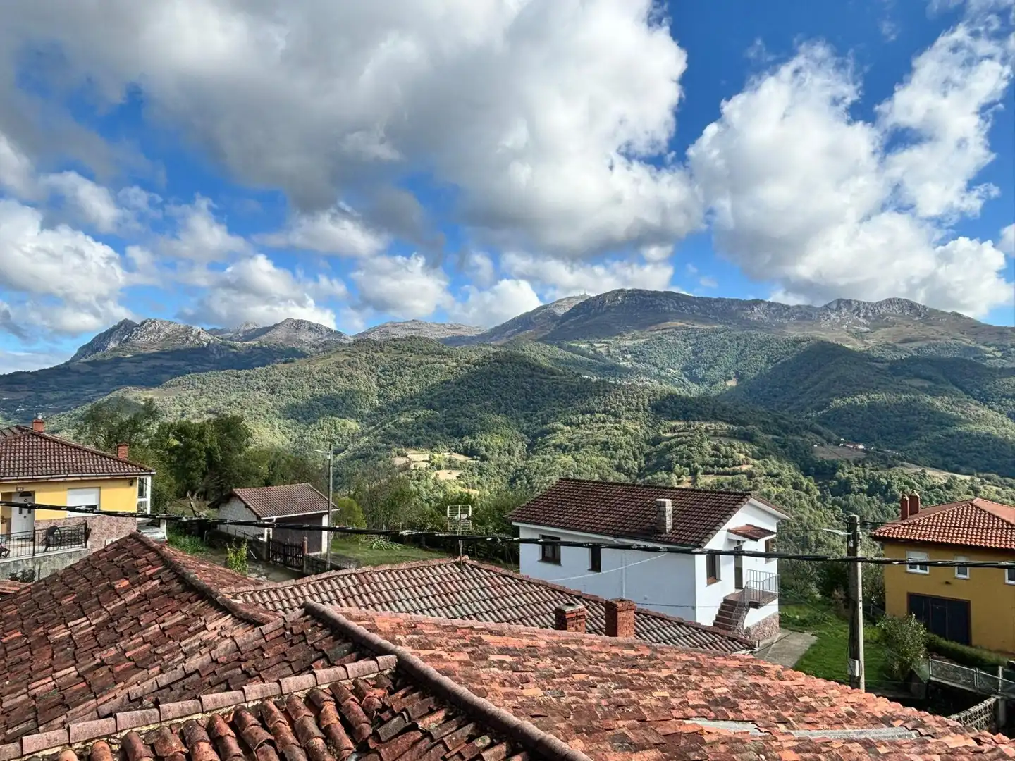 Vista exterior de Casa o chalet en venta en Quirós con Jardín privado, Parquet y Terraza