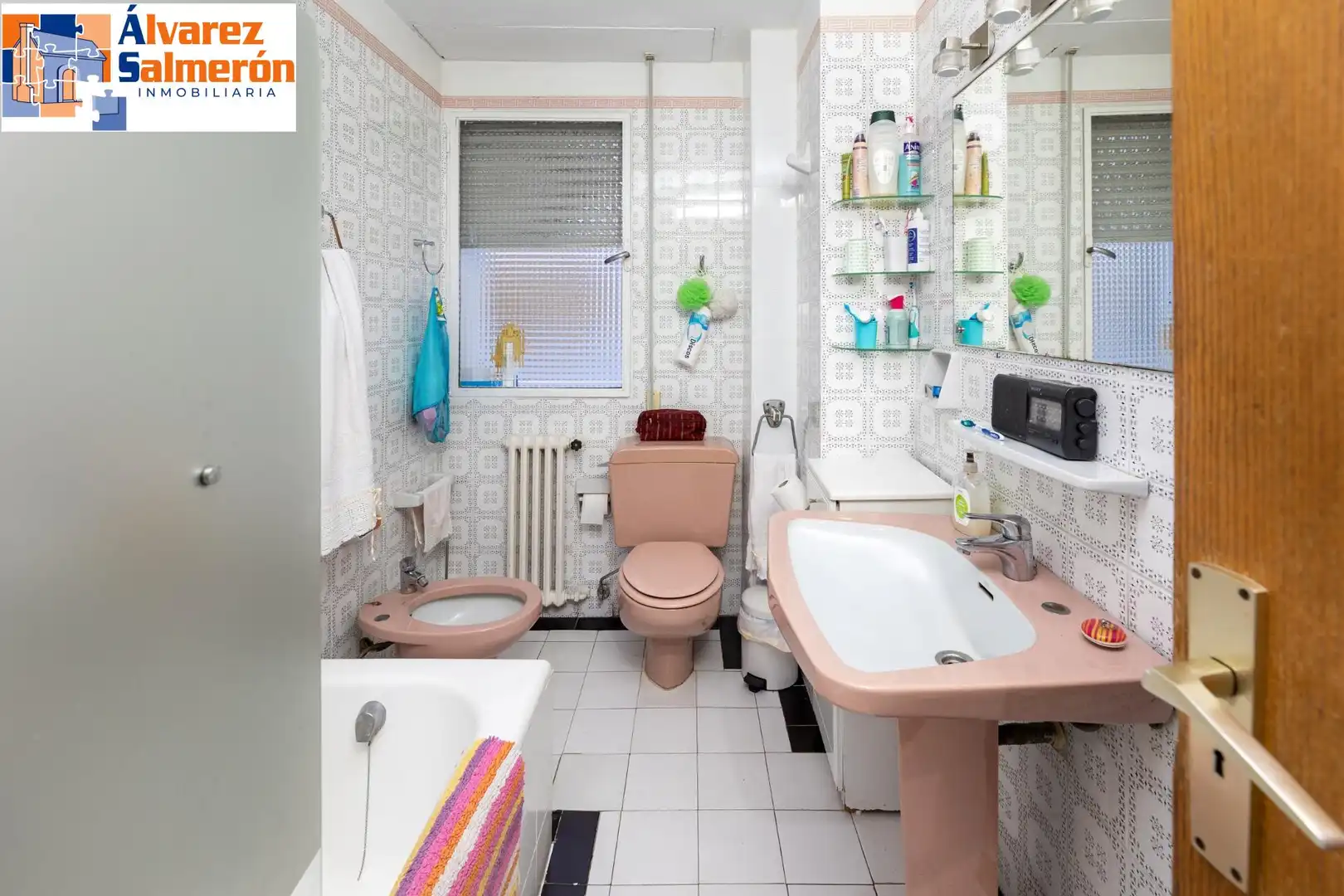Bathroom of Flat for sale in Granada  with Heating and Balcony
