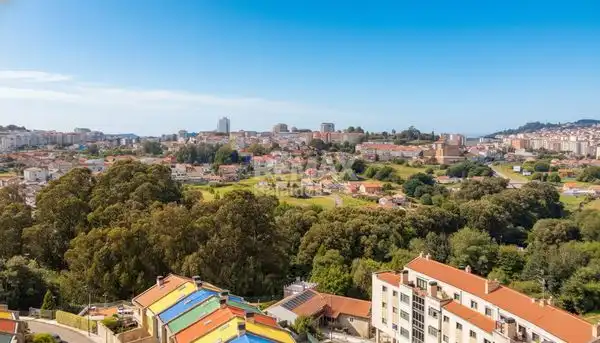Vista exterior de Pis en venda en Vigo  amb Parquet, Terrassa i Traster
