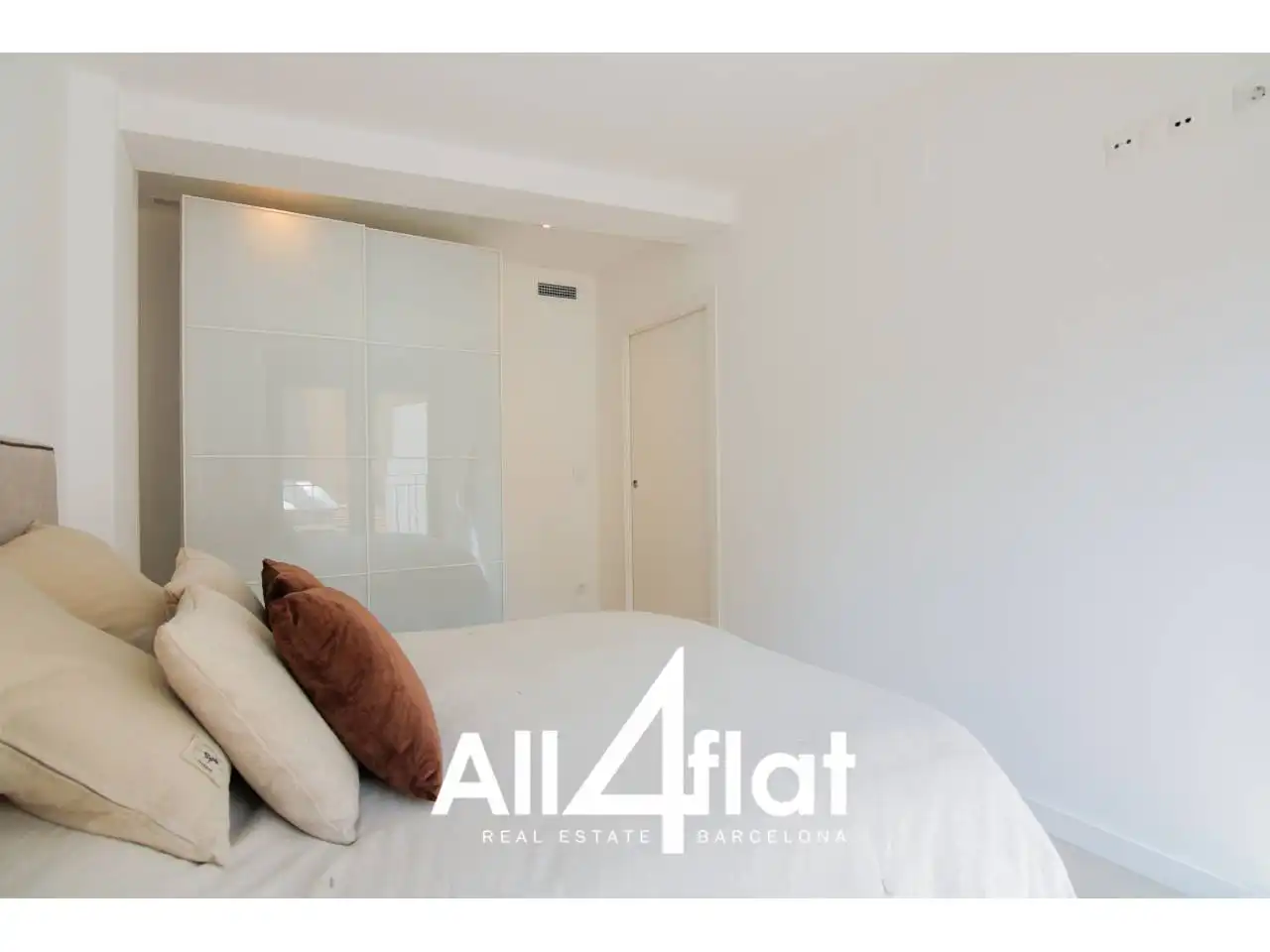Bedroom of Flat for rent in Barcelona  with Air Conditioner, Heating and Parquet flooring