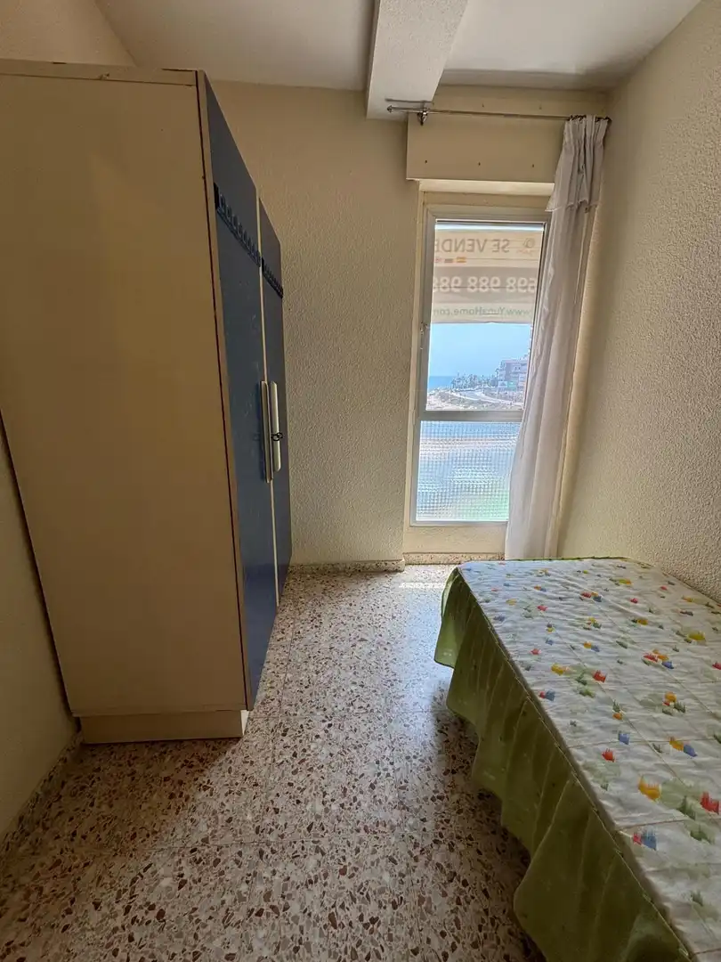 Dormitori de Apartament en venda en Torrevieja amb Terrassa i Moblat
