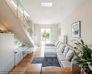 Sala d'estar de Dúplex en venda en  Madrid Capital amb Aire condicionat, Calefacció i Terrassa