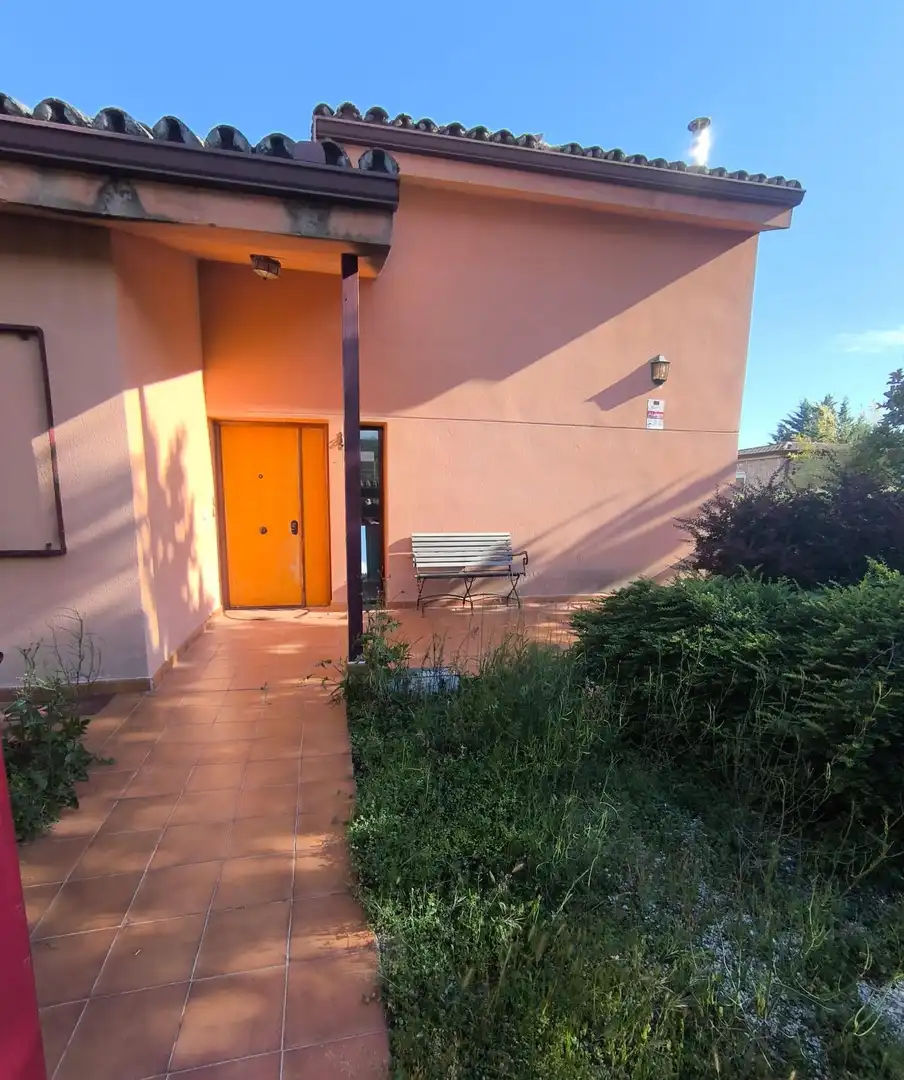 Vista exterior de Casa o xalet de lloguer amb opció a compra en Torremocha de Jarama amb Calefacció, Jardí privat i Traster