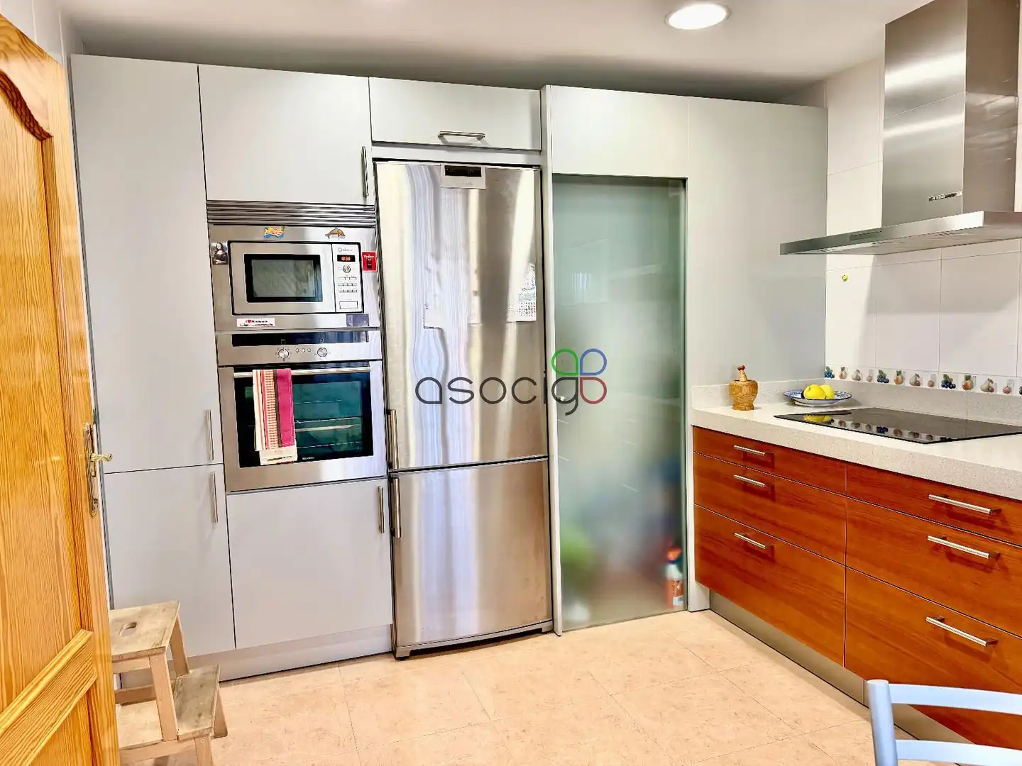 Cocina de Casa adosada en venta en Cabanillas del Campo con Aire acondicionado, Calefacción y Jardín privado