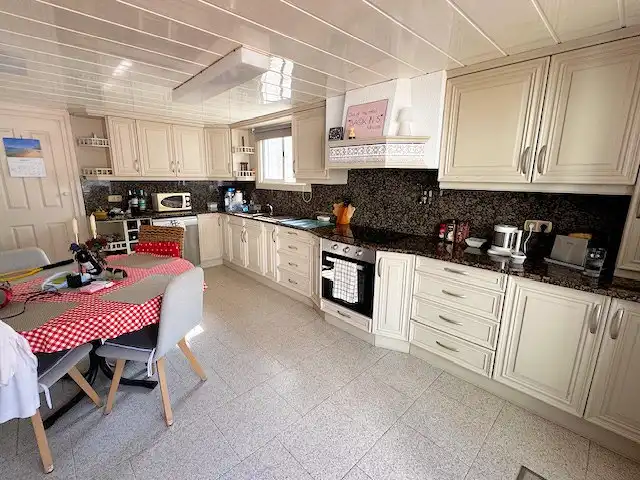Cocina de Casa o chalet en venta en L'Escala con Aire acondicionado, Calefacción y Jardín privado
