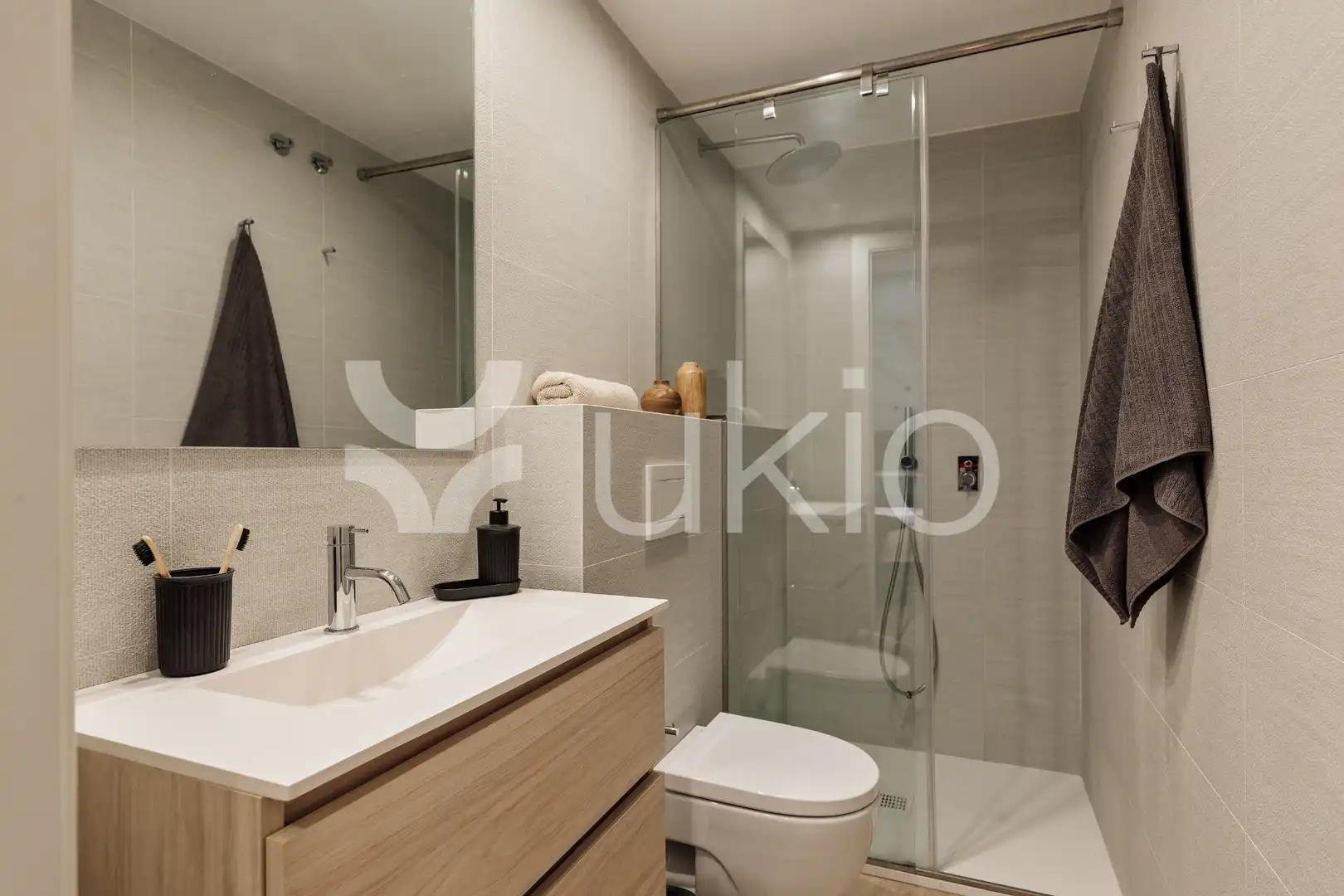Badezimmer von Wohnungen zur Miete in Barcelona mit Klimaanlage, Heizung und Möbliert