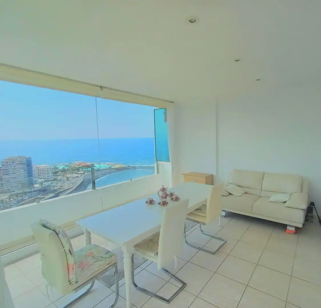 Sala d'estar de Apartament en venda en Puerto de la Cruz amb Aire condicionat, Terrassa i Traster