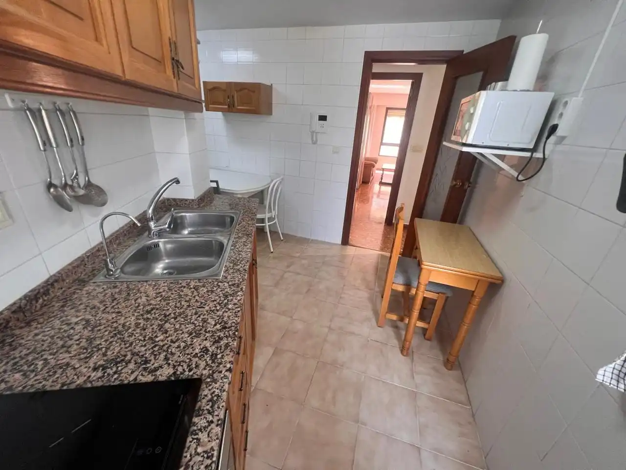 Habitació a calle de Torrevella, La Raïosa