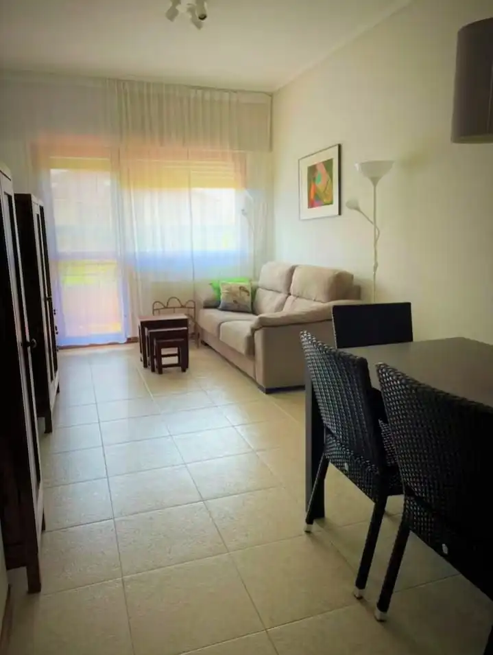 Sala de estar de Piso de alquiler en Noja con Calefacción, Terraza y Balcón