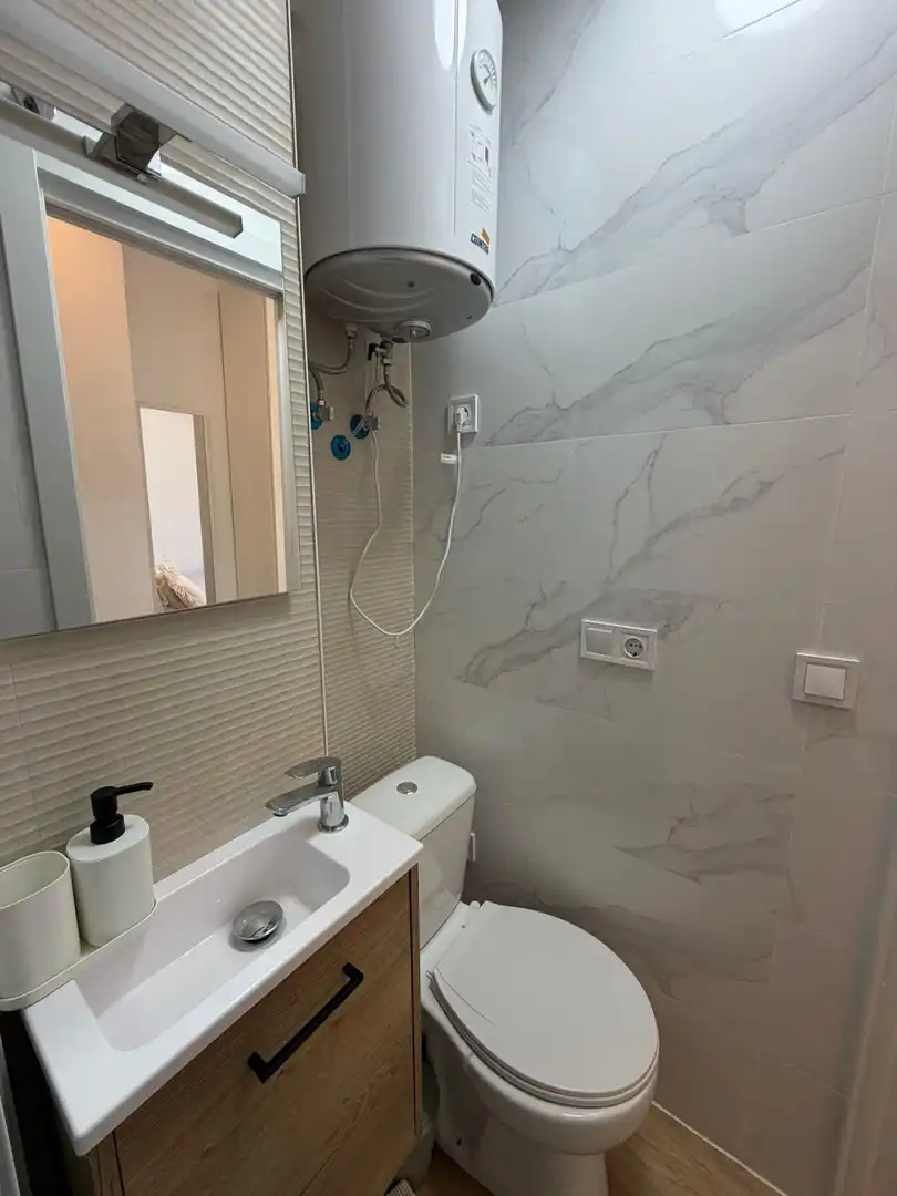 Bany de Estudi de lloguer en Madrid amb Aire condicionat i Moblat