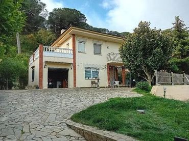 Villa con piscina in vendita a Carrer SANT ESTEVE, DE 17