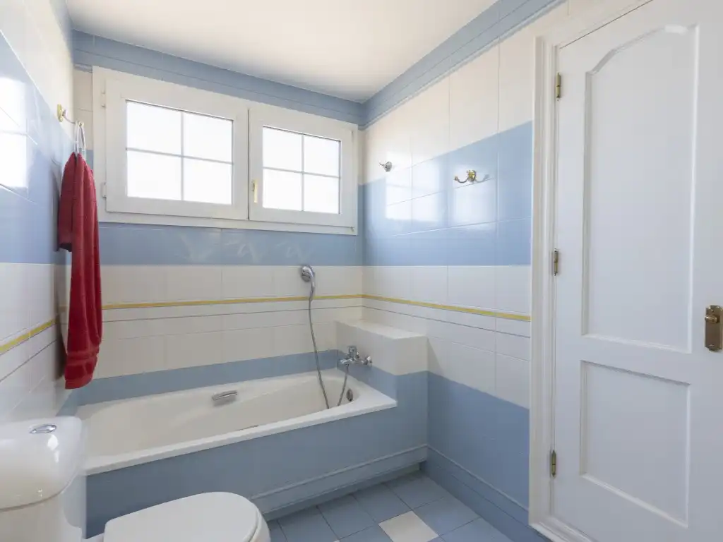 Bathroom of Houses for sale in Granada