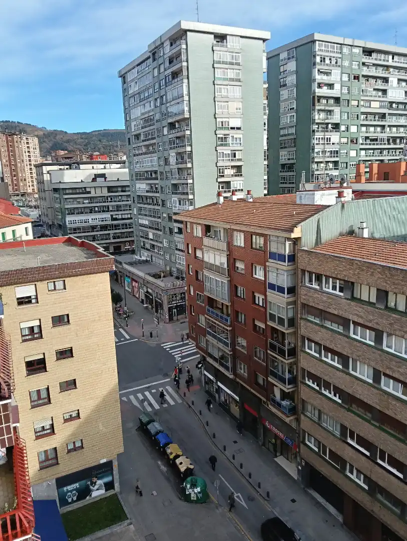 Vista exterior de Pis en venda en Bilbao  amb Calefacció i Terrassa